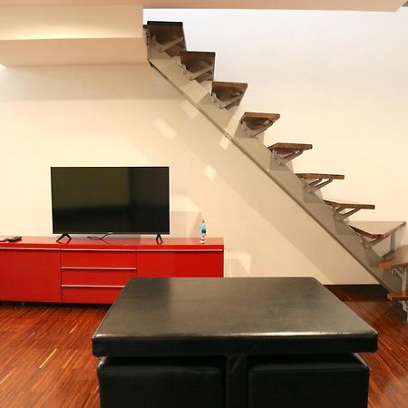 Appartement Cozy & Large Loft Famagosta à Milan Extérieur photo