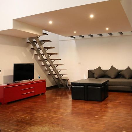 Appartement Cozy & Large Loft Famagosta à Milan Extérieur photo