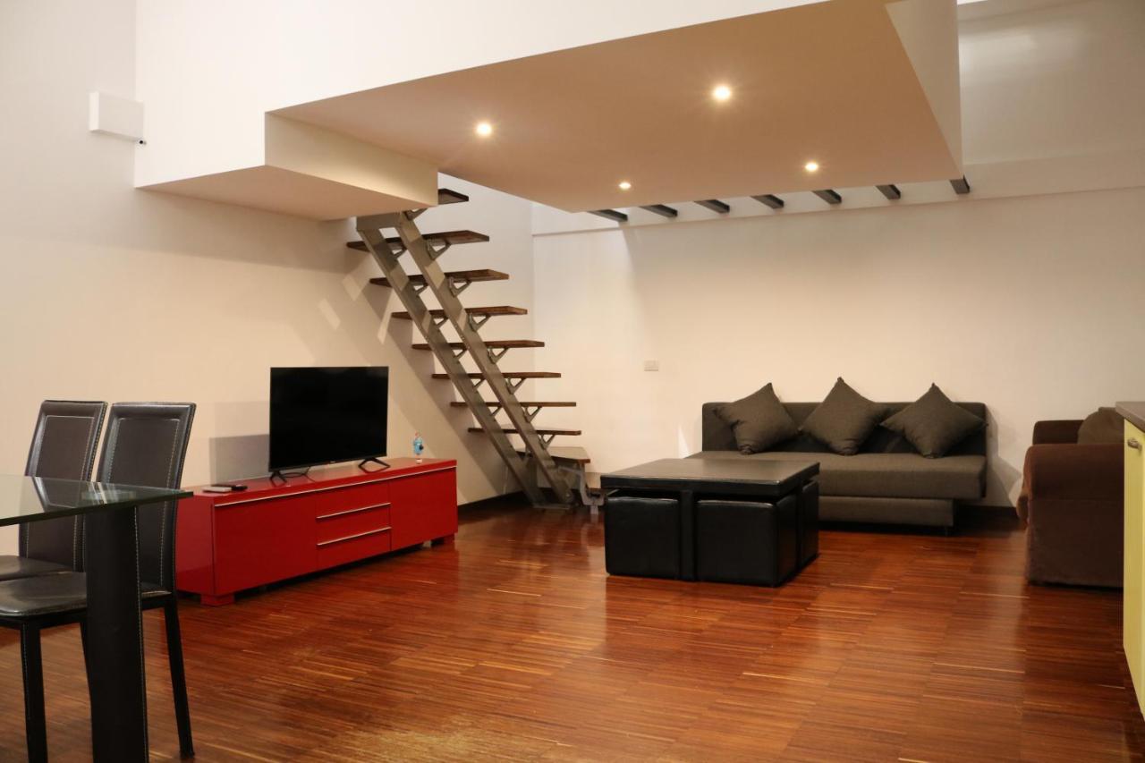 Appartement Cozy & Large Loft Famagosta à Milan Extérieur photo